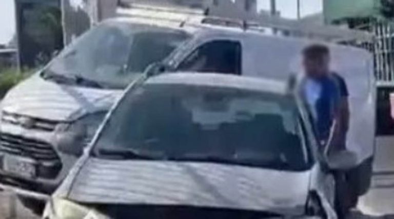 Καραμπόλα με τρία αυτοκίνητα & μία μηχανή στη Λεωφόρο Σπάτων – Ένας τραυματίας! (φωτό)