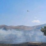 Υπό έλεγχο η φωτιά στα Καλύβια – Διακοπή κυκλοφορίας στη Λεωφόρο Σουνίου (φωτό)