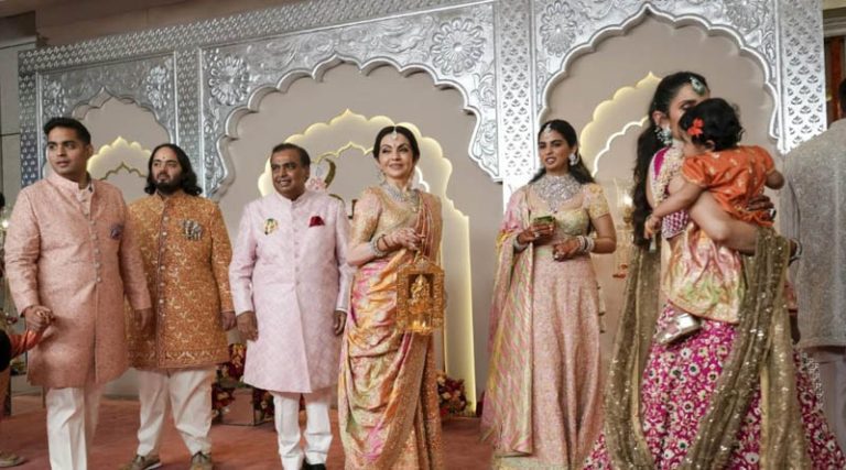 Οι χλιδάτοι 4ήμεροι εορτασμοί για τον γάμο της χρονιάς στην Ινδία – Αντιδράσεις για την προκλητική επίδειξη πλούτου