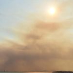 Φωτιά στην Εύβοια: Ορατός ο καπνός στην Αττική – Κάλυψε τον δυτικό ορίζοντα του Νομού
