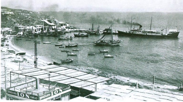 Ραφήνα: Σπάνια φωτογραφία από το λιμάνι στα μέσα του ’50