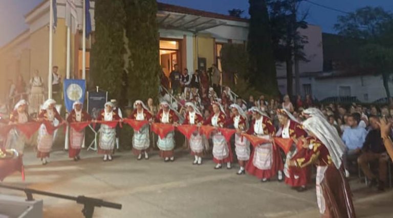 Μαραθώνας: Εξι  χορευτικές ομάδες με ζωντανή μουσική μας ταξίδεψαν στην λαϊκή μας παράδοση! (φωτό)