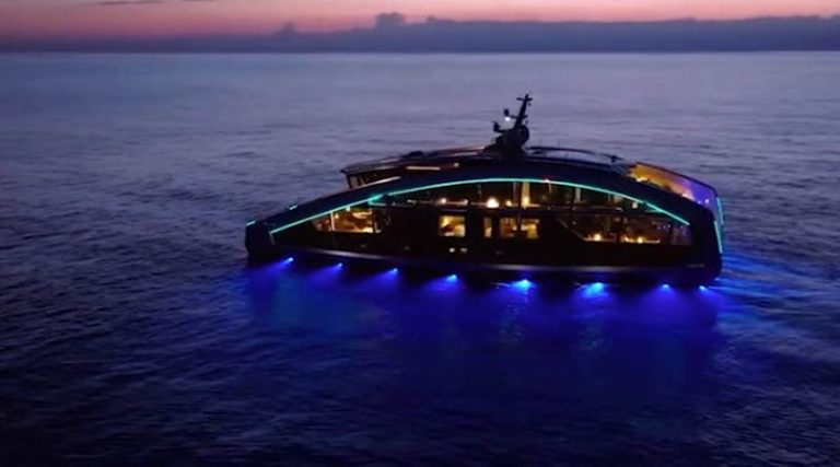 Στη Μύκονο το πλωτό «παλάτι» των 490 εκατομμυρίων ευρώ!