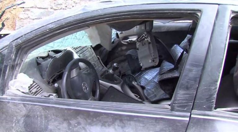 Αυτοκίνητο έπεσε από γκρεμό 150 μέτρων – Βγήκε από αυτό το αυτοκίνητο σώα μητέρα με τα δύο της παιδιά! (φωτό & βίντεο)