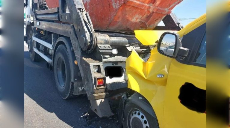 Κορωπί: Αυτοκίνητο “καρφώθηκε” σε φορτηγό στην Αττική Οδό – Ένας τραυματίας! (φωτό)