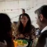 Ο Ανδρουλάκης έκανε έκπληξη σε  νεαρή φανατική του ΠΑΣΟΚ στο πάρτι γενεθλίων της