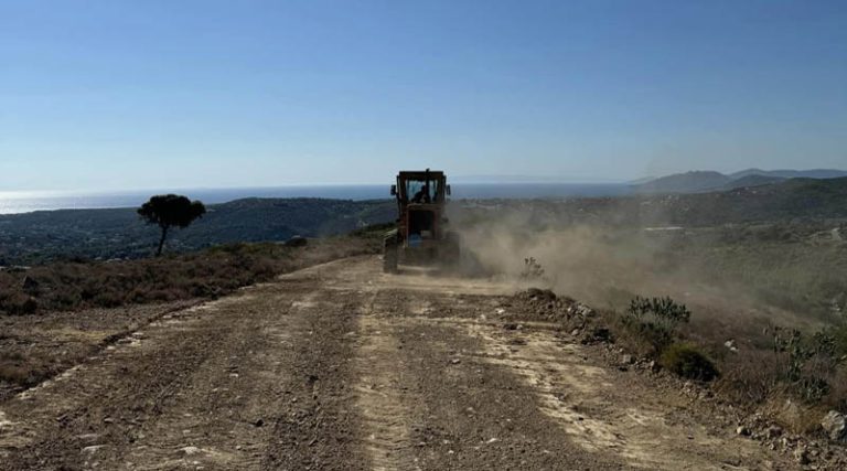 Ραφήνα Πικέρμι: Αποκατάσταση & συντήρηση του χωμάτινου οδικού δικτύου για την πρόσβαση Πυροσβεστικών Οχημάτων (φωτό)