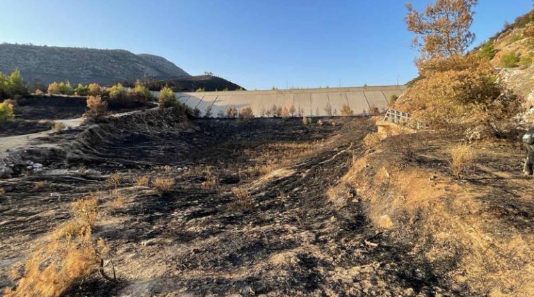 Μαραθώνας: Η κινητή μονάδα του Θάλπος συνεχίζει να βρίσκεται στο πλευρό των πυρόπληκτων