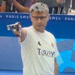 Ολυμπιακοί Αγώνες: Viral o Τούρκος με το χέρι στην τσέπη και χωρίς εξοπλισμό κέρδισε ασημένιο μετάλλιο στη σκοποβολή!