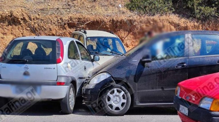 Ραφήνα: Πλαγιομετωπική σύγκρουση αυτοκινήτων στη Λ. Φλέμινγκ απέναντι από τον Γαλαξία! (φωτό)