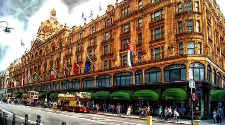 Σοκ στη Μ. Βρετανία: Δεκάδες υπάλληλοι του Harrods καταγγέλλουν βιασμούς από τον Μοχάμεντ αλ Φαγέντ!