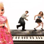 ‘Κ and the travelling doll’ – Ομάδα Sunny & Blue για 2η σεζόν στο Red Jasper Cabaret Theatre