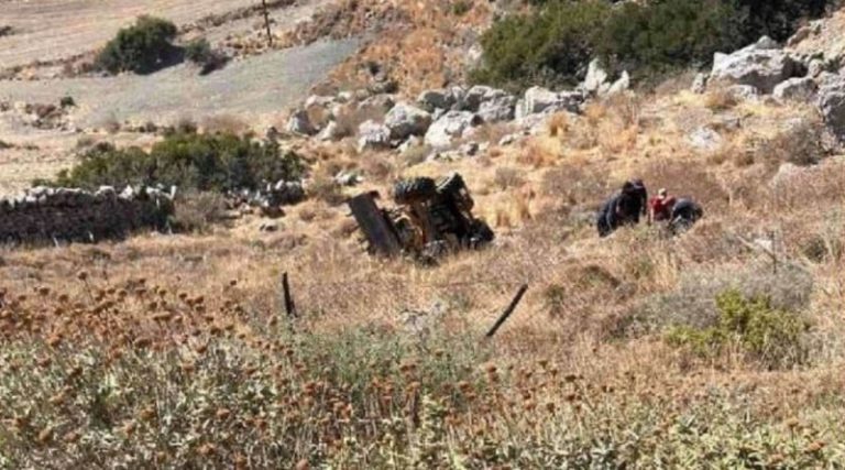 Διασωληνωμένος στην ΜΕΘ ο 20χρονος συνεπιβάτης του εκσκαφέα που ανατράπηκε – Θρήνος για τον 19χρονο οδηγό