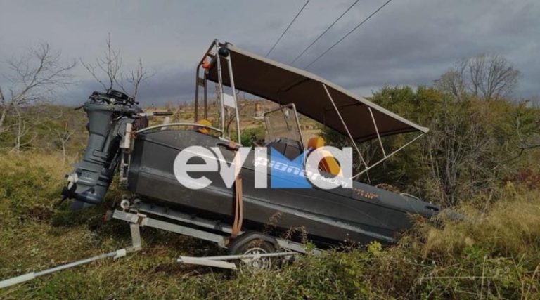 Απίθανο τροχαίο: Σκάφος έφυγε από το τρέιλερ οχήματος και κατέληξε σε χωράφι!