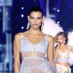 Έλαμψε στην πασαρέλα της Victoria’s Secret η Ανθή Φακιδάρη – Ο πρώτος «άγγελος» από την Ελλάδα