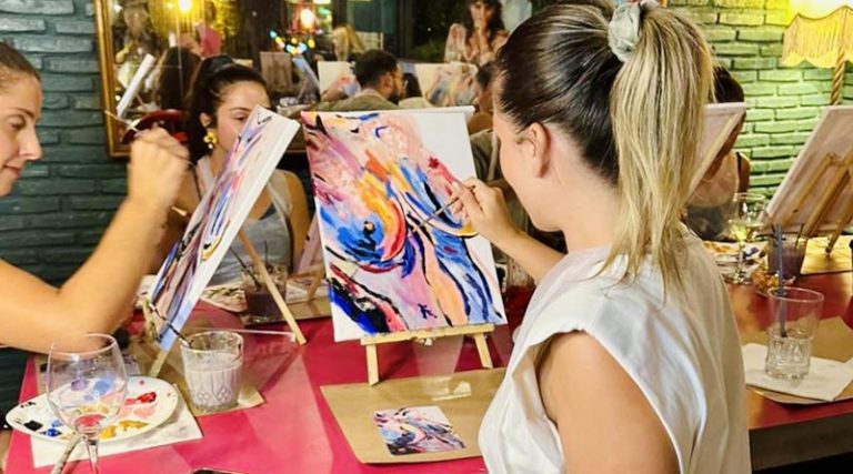 «Tipsy Art Nights» η νέα τάση για ένα δημιουργικό και χαλαρωτικό απόγευμα στην Ραφήνα!